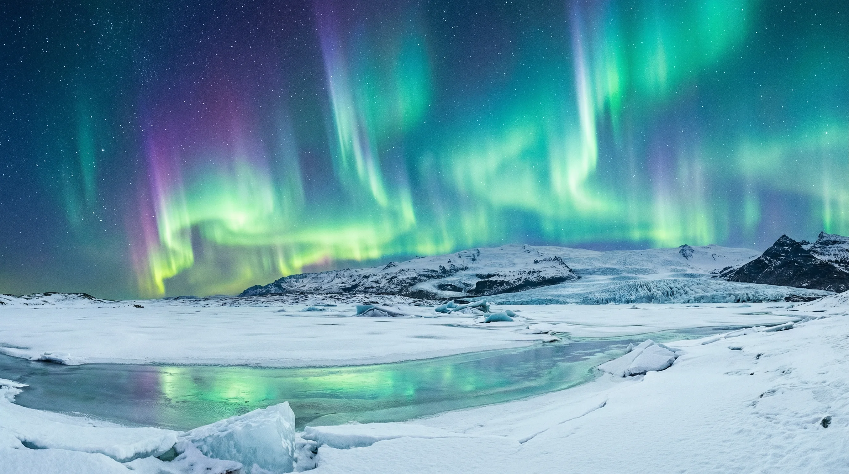 PG电子游戏中的英雄角色与极光冰原